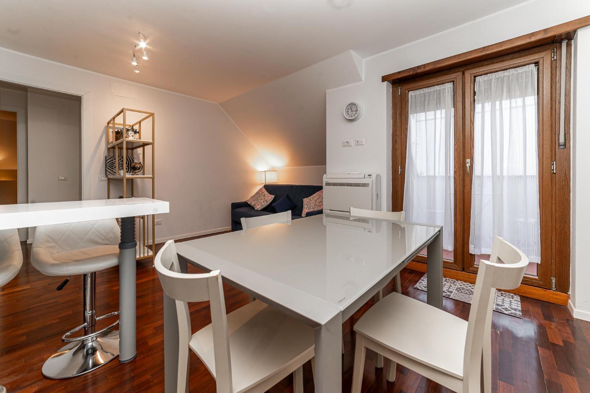 Elegant Penthouse - Metro Conca D'oro & Terrace Apartment *
