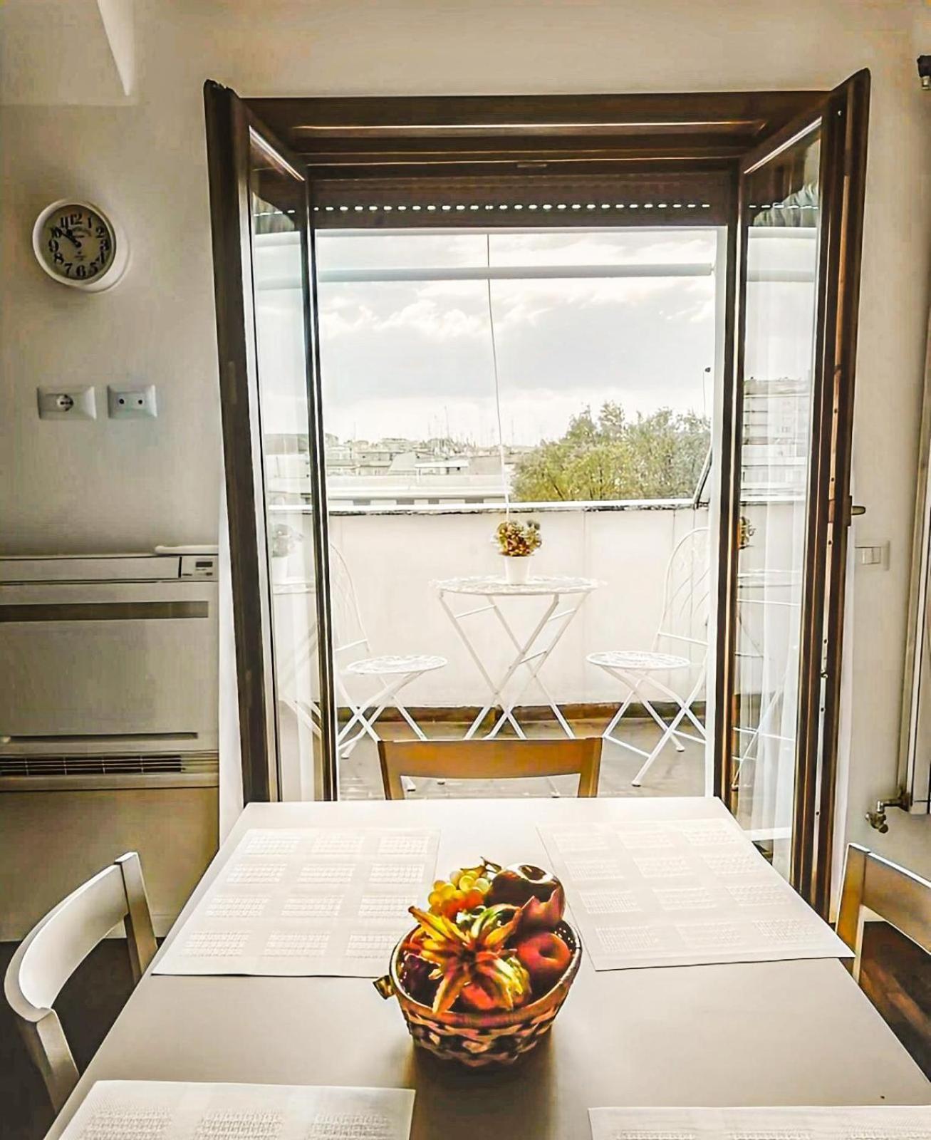 Elegant Penthouse - Metro Conca D'oro & Terrace Apartment